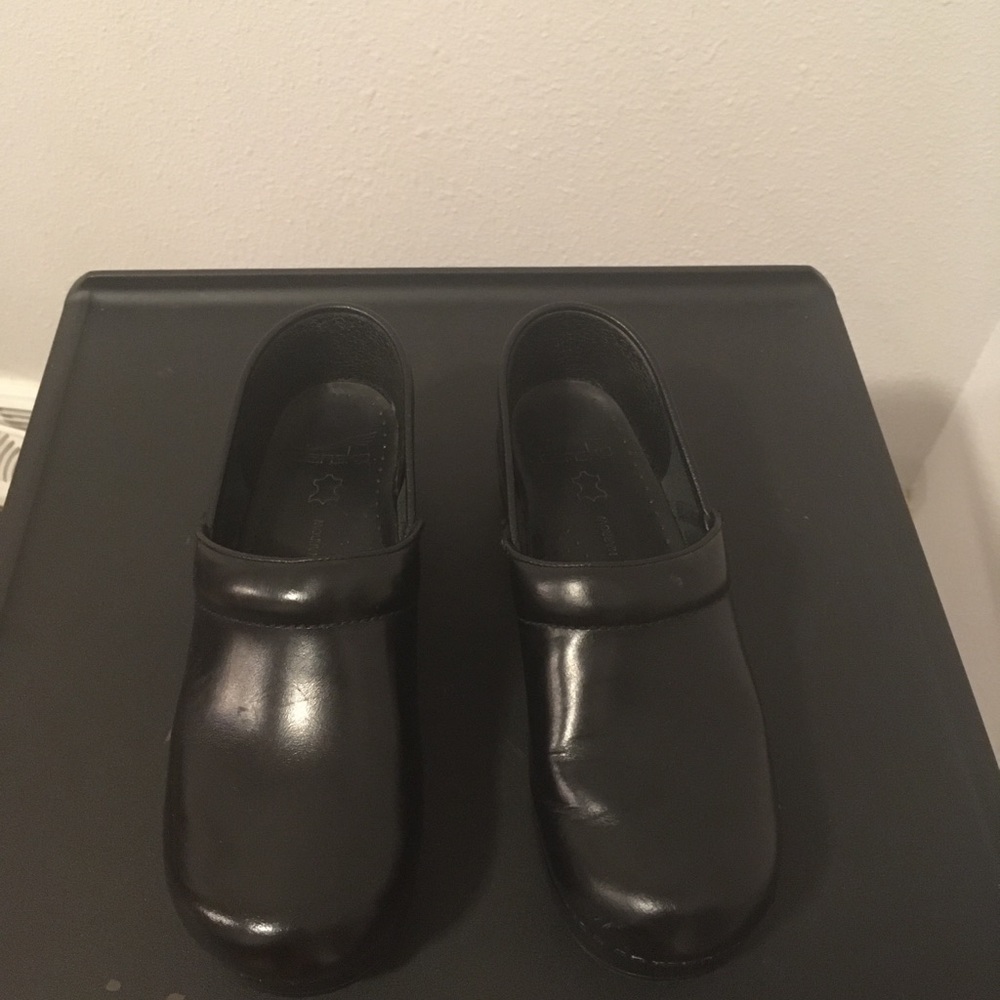Dansko work clog “NARROW” in excellent like new preowned condition